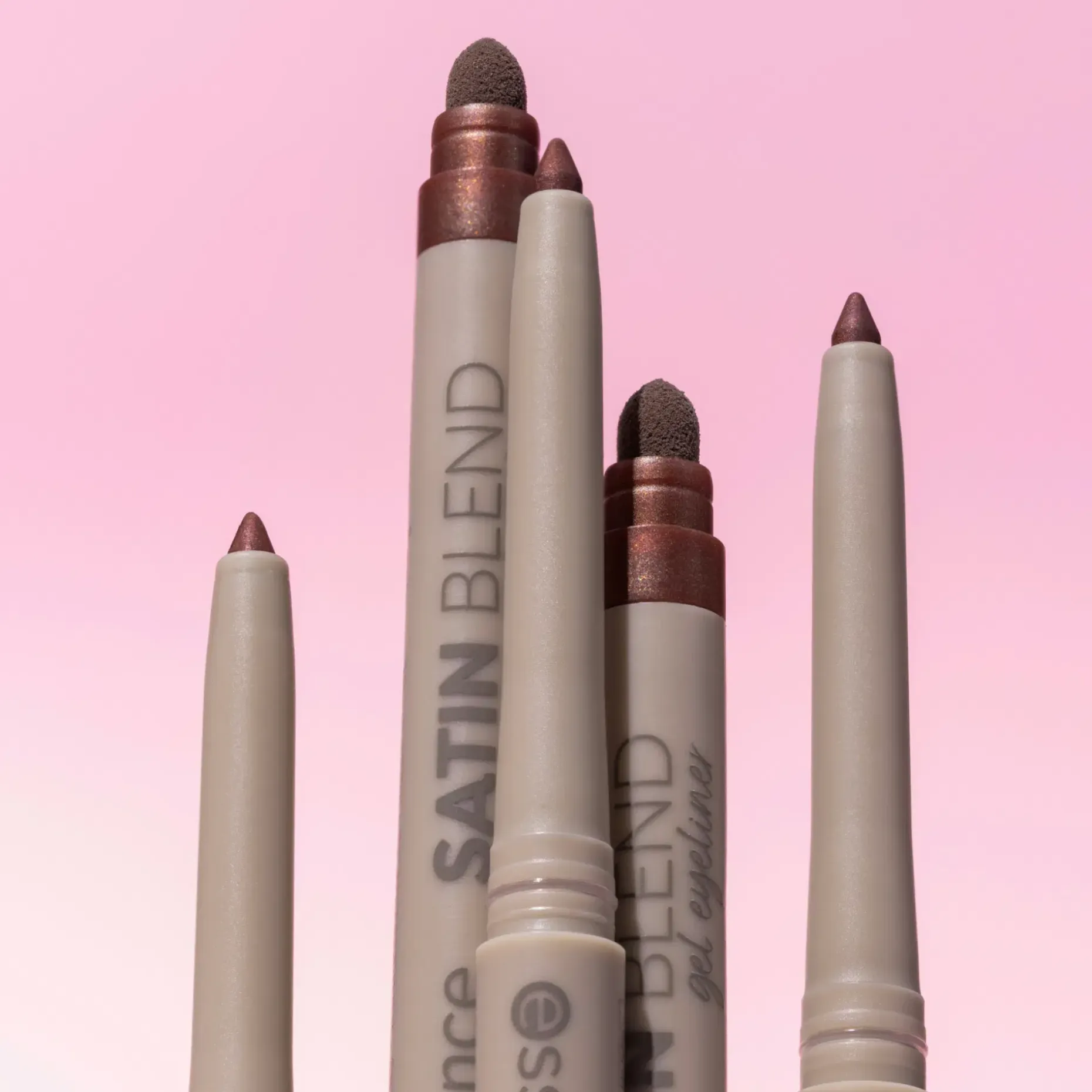 essence SATIN BLEND geelimäinen silmänrajaukynä 03