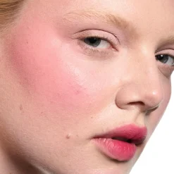 MAC Cosmetics Powder Kiss Lip + Cheek Mousse -nestemäinen huulipuna 5 ml