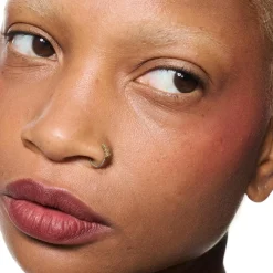 MAC Cosmetics Powder Kiss Lip + Cheek Mousse -nestemäinen huulipuna 5 ml