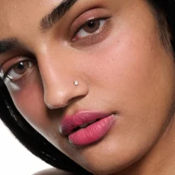 MAC Cosmetics Powder Kiss Lip + Cheek Mousse -nestemäinen huulipuna 5 ml