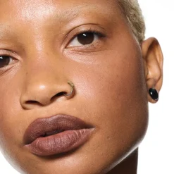 MAC Cosmetics Powder Kiss Lip + Cheek Mousse -nestemäinen huulipuna 5 ml